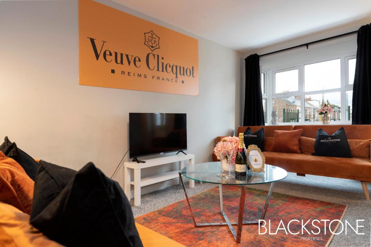 Champagne House - 4 Bed Property Plus 2 Sofa Beds By Bpne Darlington  Buitenkant foto