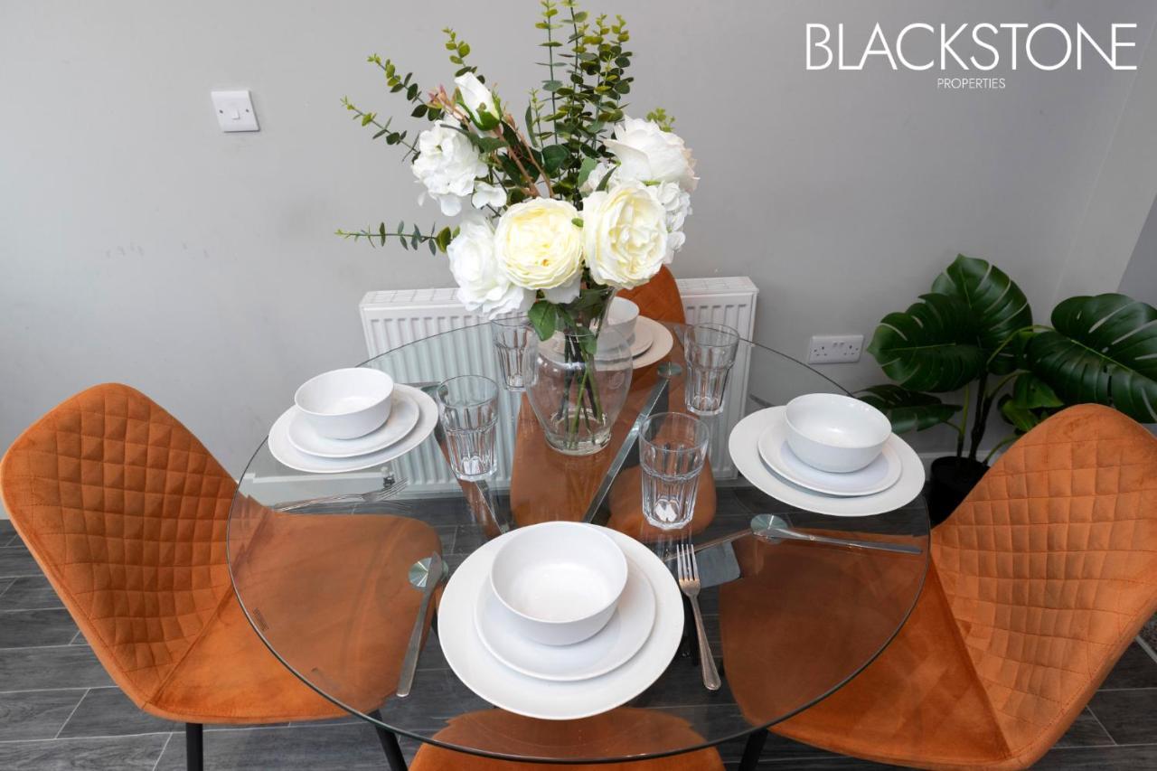 Champagne House - 4 Bed Property Plus 2 Sofa Beds By Bpne Darlington  Buitenkant foto
