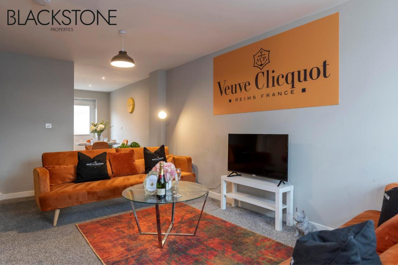 Champagne House - 4 Bed Property Plus 2 Sofa Beds By Bpne Darlington  Buitenkant foto